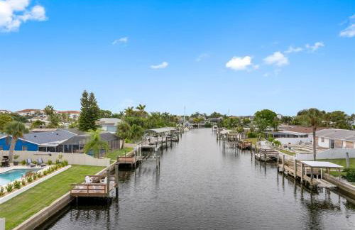 Brand New Saltwater Pool! - Waterfront Canal - Luxury Home - Foto 70