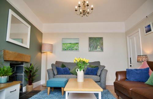 Bryn Gwyn, Sleeps 8, Sea Views, Borth y Gest - Photo 4