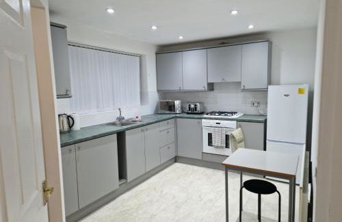 Superb & Beautiful Stourport Home with 7 Beds by PureStay - Foto 24