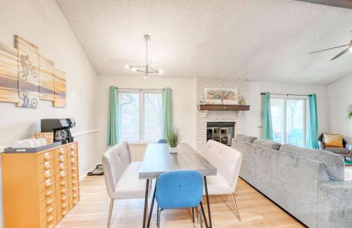 Modern Bentonville Retreat - Sleeps 6 Near Trails - Foto 10