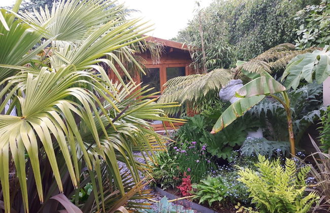Cabin set in a Beautiful Romantic Tropical Garden - Foto 1