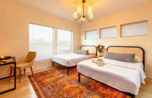 Skyline Views with Double Rooftop Deck & Game Room - Foto 22