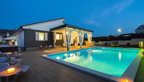 Villa Beauty with heated pool and jacuzzi - Foto 2, sunbed