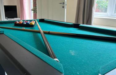 Beautiful 4-Bedroom Home for Groups & Families - Foto 3