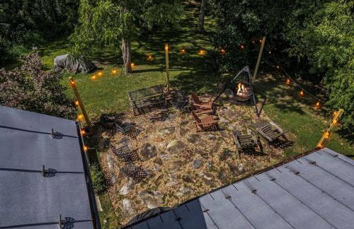 Historic Restored Farmhouse with Cowboy Cauldron Fire Pit Near Ice Mountain, Capon Bridge, West Virginia - Foto 55