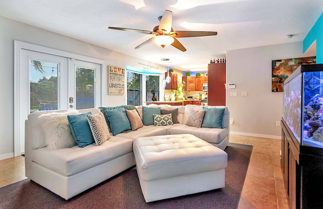 Urban Oasis W/hot Tub, Heated Pool And Private Movie Theater 2 Bedroom Home by RedAwning - Foto 22