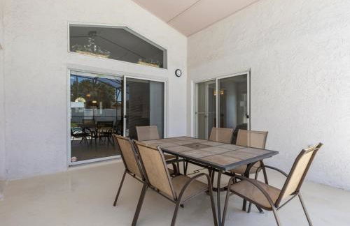 Sunny Getaway with Private Pool, Spa & Fenced Yard - Foto 25