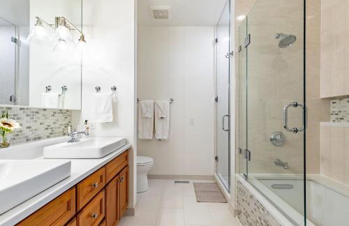 Windy City Getaway - 3BR 2BA Chicago Townhouse home - Photo 45