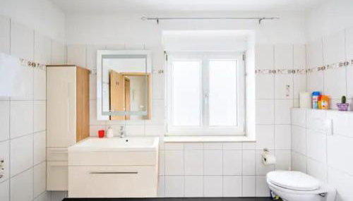 Preiswertes stilvolles Zimmer im privaten Haus mit großem schönem modernem Gemeinschaft Badenzimmer - Foto 2