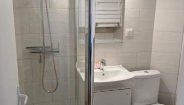 Charming 2 rooms 2 pas RER B Laplace 15 min Paris - Foto 3, towels, Shower