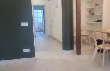 250m Chamartin, 250m plaza castilla, 3 stops Bernabeu - Photo 17