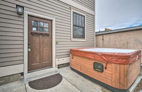Updated Townhome with Hot Tub - Walk to Downtown! - Foto 2