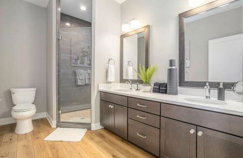 New Beautiful 8th Street Condo with 2 Balconies George 203 - Photo 6