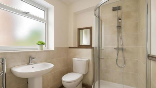 Newly Built 4-Bed Semi-Detached 2 Baths, Near City - Foto 3, Shower