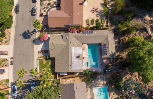 Stunning 4 Bedroom 1 Level- Pool, Spa, Grass Yard, Fire Pit, Garage, BBQ - Foto 15