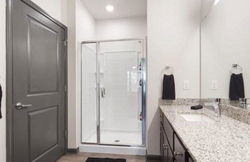 3BR King Bed Balcony North Raleigh - Foto 22