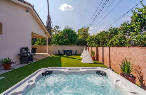 Regal 4 bed with hot tub close to Universal sleeps 15 - Foto 54