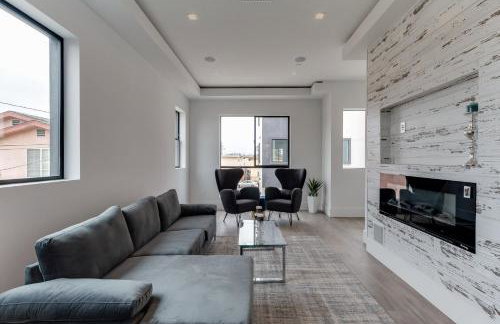 Luxury Modern 4 Bedroom 4 Bathroom Home with Rooftop Deck #4 - Foto 1
