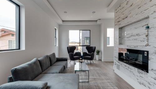 Luxury Modern 4 Bedroom 4 Bathroom Home with Rooftop Deck #4 - Foto 1