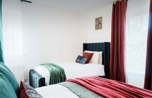 Large 4BR House Leeds, Contractor Friendly - Photo 21