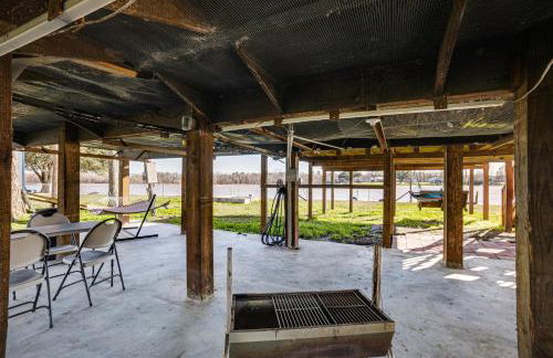 Waterfront Trinity Vacation Rental with Hot Tub! - Photo 30