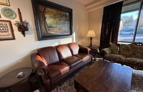 Stylish South Hill Retreat Queen Bed and Sofa Sleeper Full Kitchen Free Parking - Foto 18