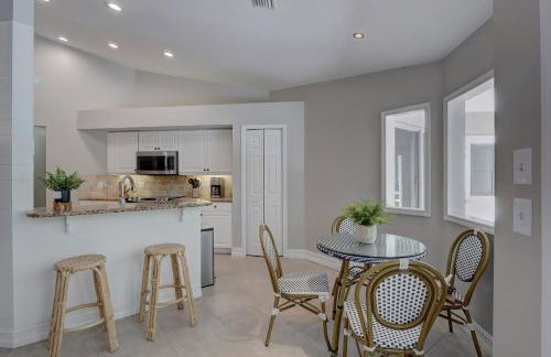 Piccadilly Beach House - Beautiful Updated Home, Private Pool, Minutes from Downtown 5th Ave & Beaches!!! - Foto 11