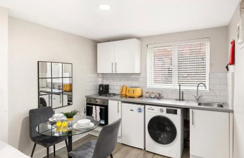 Glimmering Comfort Spacious Studio - Photo 4