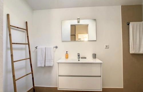 Naya Beach House by LovelyStay - Photo 8