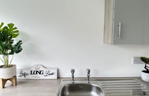 Cozy Family House 10 min from Manchester Airport - Photo 50