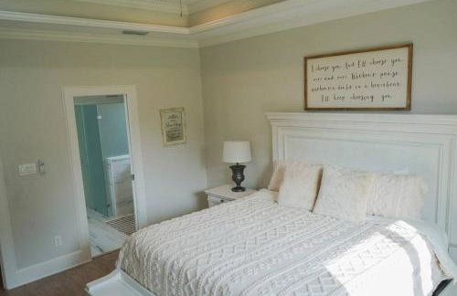 The Haven on Loveless Street with Game Room - Foto 29