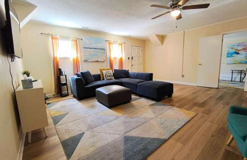 The Mid-Century Hub Close to Everything - Photo 6