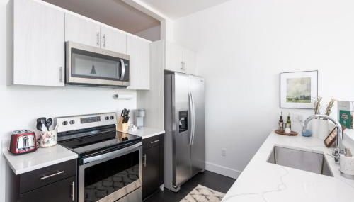 Modern 1BR Apt with Rooftop, Gym, and Parking - Foto 5