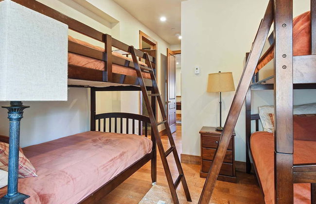 Luxury Mountain Chalet Deck w/ BBQ & Lake Views - Photo 2