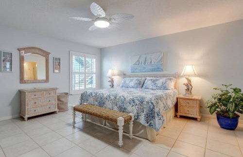 Large Balcony and Water Views Indian Shores Condo! - Foto 17