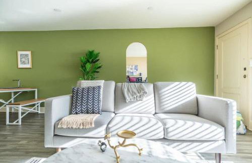 Stylish King 1BR 8 Min to Downtown Pool Gym & Parking 04 - Foto 12