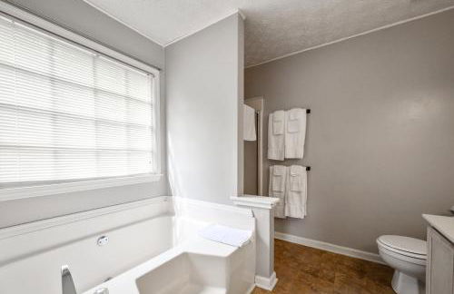 Relax In This 4BR Retreat With Screened Snug Porch - Foto 26