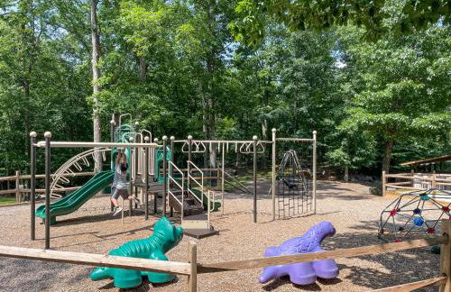 Luxurious Poconos Retreat - Hot Tub, Sauna, Games - Foto 47