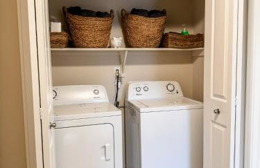 Elegant & Modern Plymouth 3-bed 25-bath Townhome - Foto 12