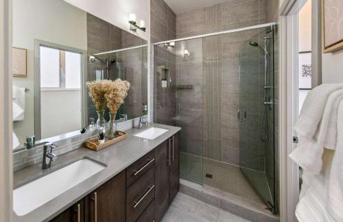 Lake & City View Modern Retreat w AC - Photo 19