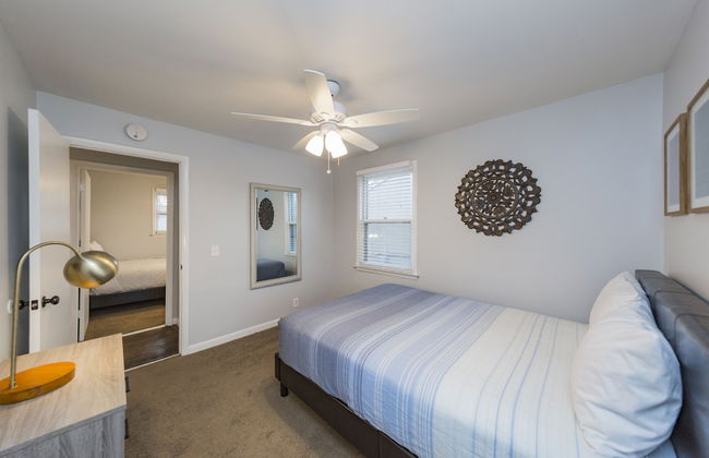 Savor the Homey Vibe at a Chilled Nest Five Min Downtown - Foto 2