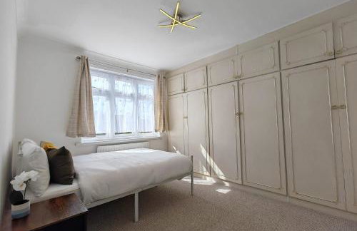 4 Bedroom 2 Bathroom House - Free parking - Foto 2