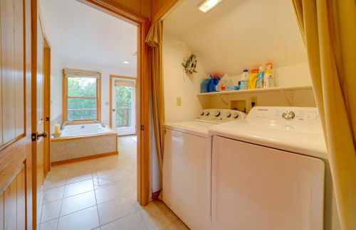 Riverfront West Virginia Cabin with Screened-In Deck - Foto 12