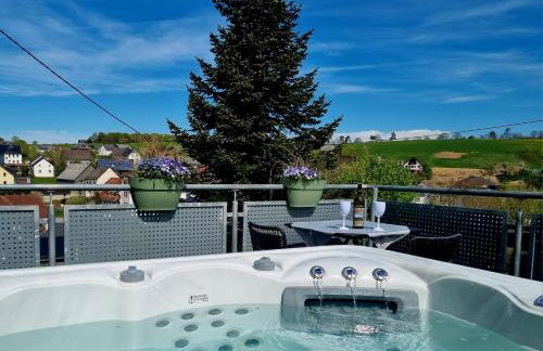 Wellnesshaus Dorfblick mit Outdoor-Jacuzzi und Infrarotkabine, NEU! - Foto 1