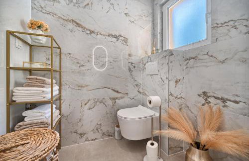 Luxury Mountain View Escape with Private Jacuzzi Split area - Photo 28