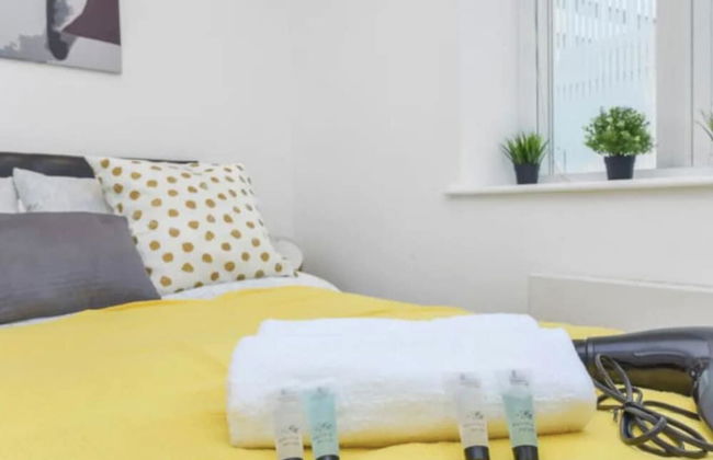 Little Corner of Bliss in BustlingLondon - Photo 4