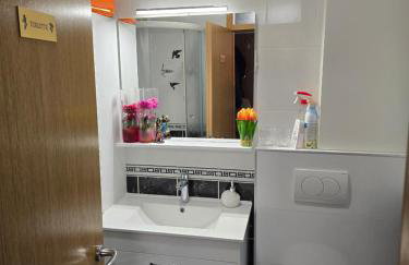 APARTMAN LAVANDA ZAGREB 57 Square Meters 2 Bedrooms Free Parking Self Check-in - Photo 11