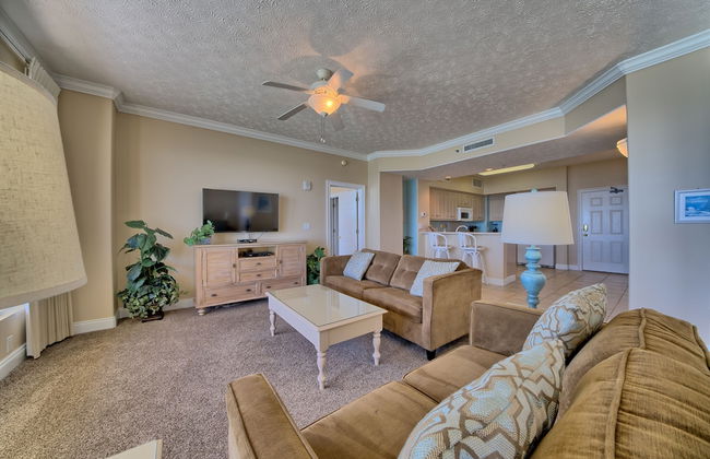 Comfortable High-Rise Condo with Beach Access - Unit 1404 by RedAwning - Foto 15