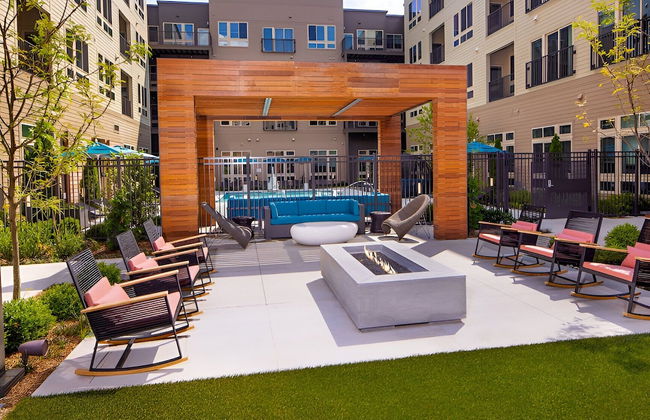 Spacious 2BR Apt with Den W Balcony - Foto 50