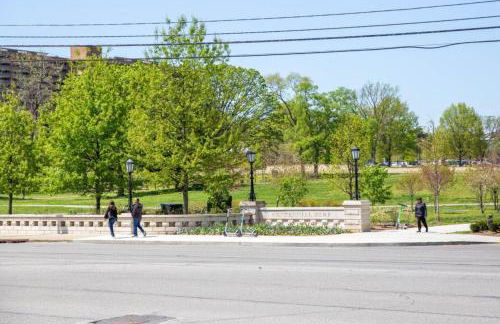 Home with Rooftop Deck & Garage, 2 miles to Downtown Broadway - Foto 53